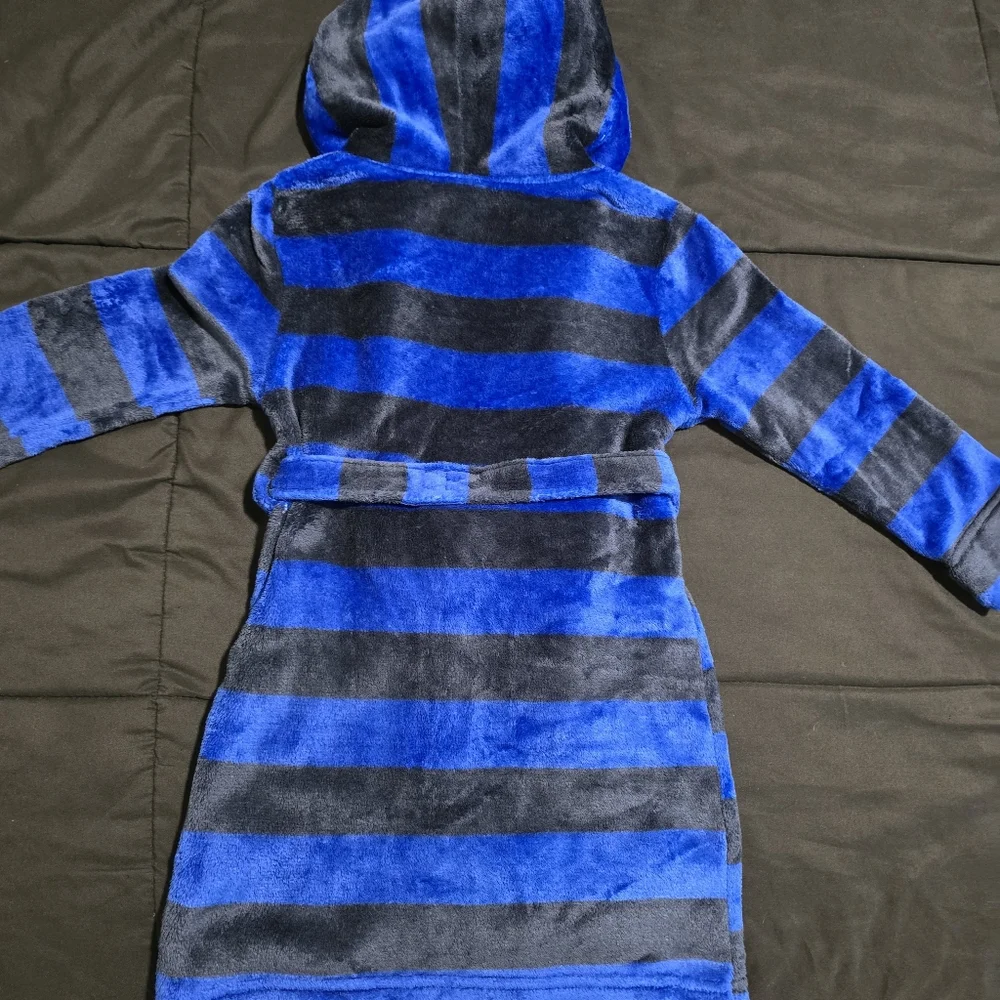 Boy's Striped Shark Hooded‎ Robe Blue Sleepwear Size 8 Medium